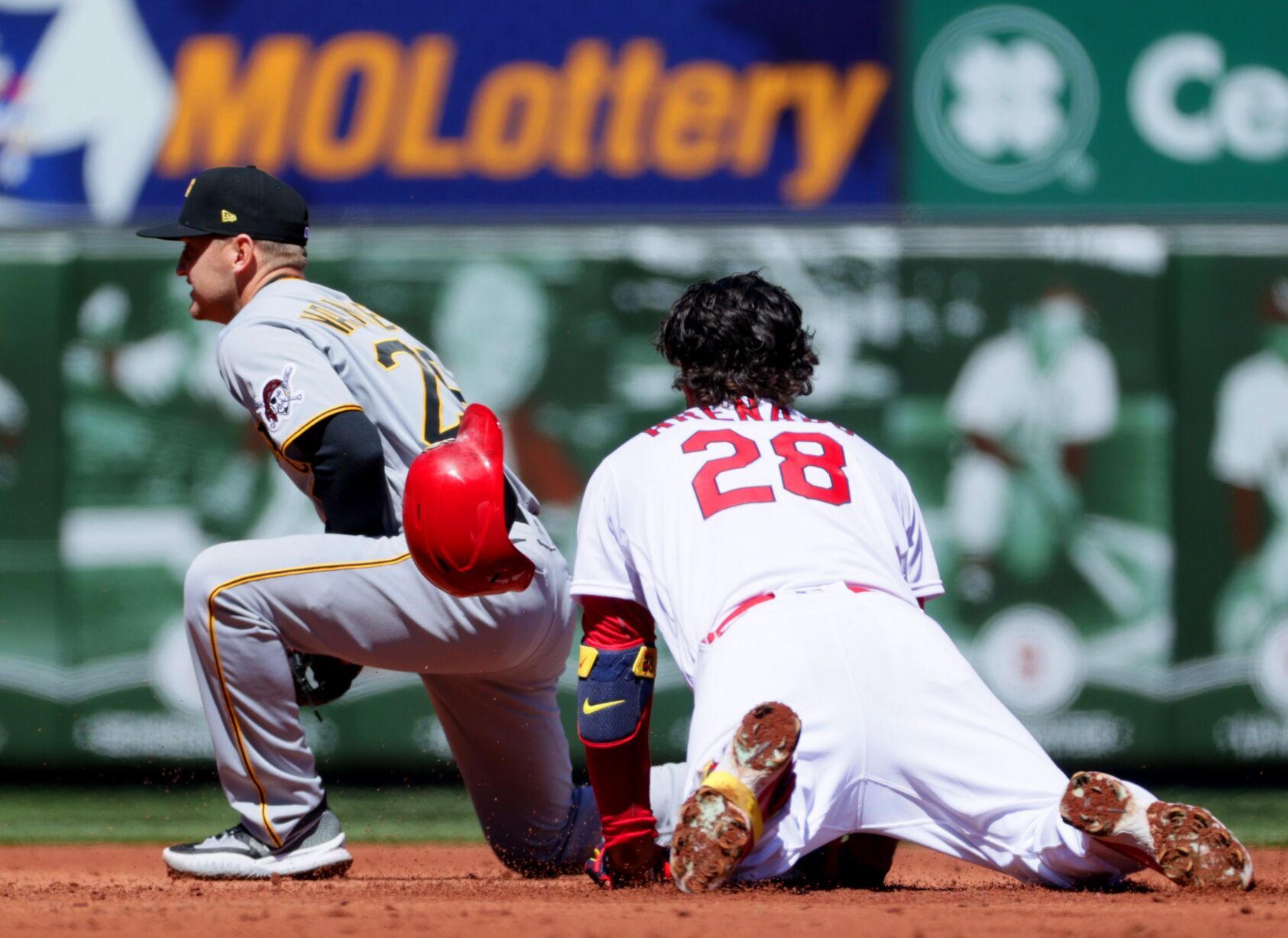 Cardinals 6, Pirates 2